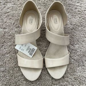 Jones New York Wedge Sandles Beige